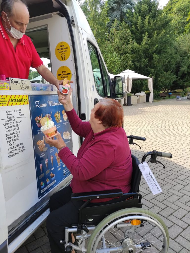 Der Eismann in der Seniorenresidenz Weserbergland in Porta Westfalica